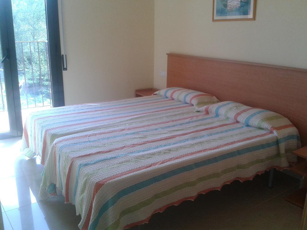 Apartamentos Fonda Finet Sant Felíu de Pallarols Rum bild